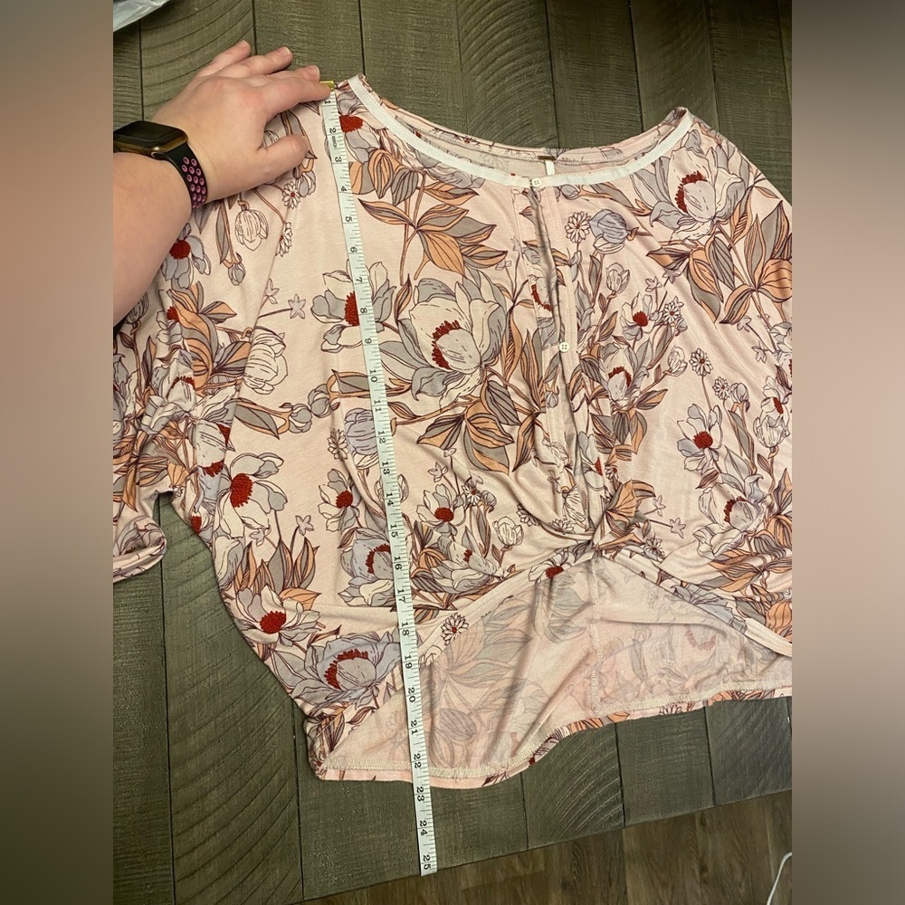 Free People keepin’ on floral top - Picture 13 of 15